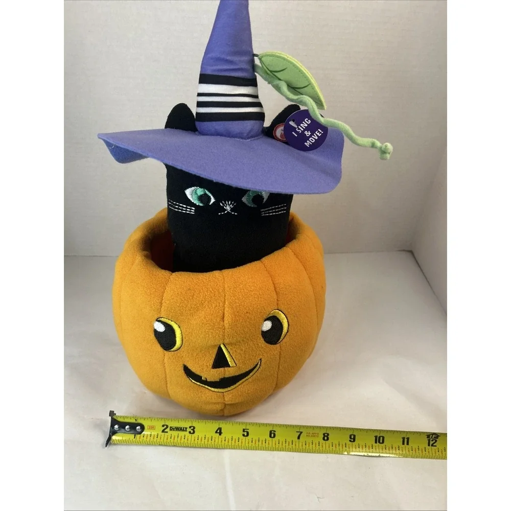 Hallmark PEEK A BOO‎ CAT Sound & Motion Plush Halloween Black Cat Pumpkin Read